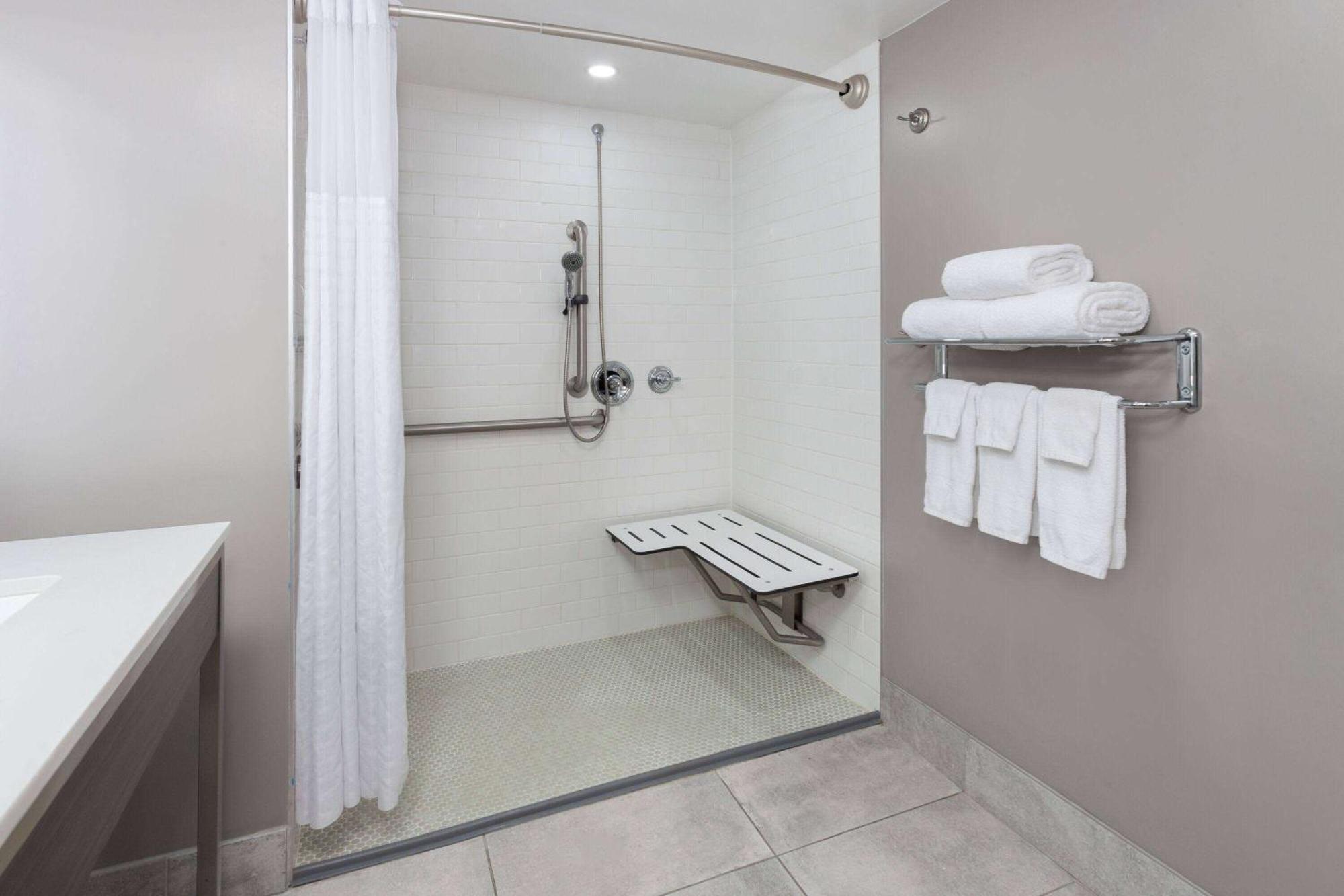 Super 8 By Wyndham Baltimore Northwest Windsor Mill Exterior foto