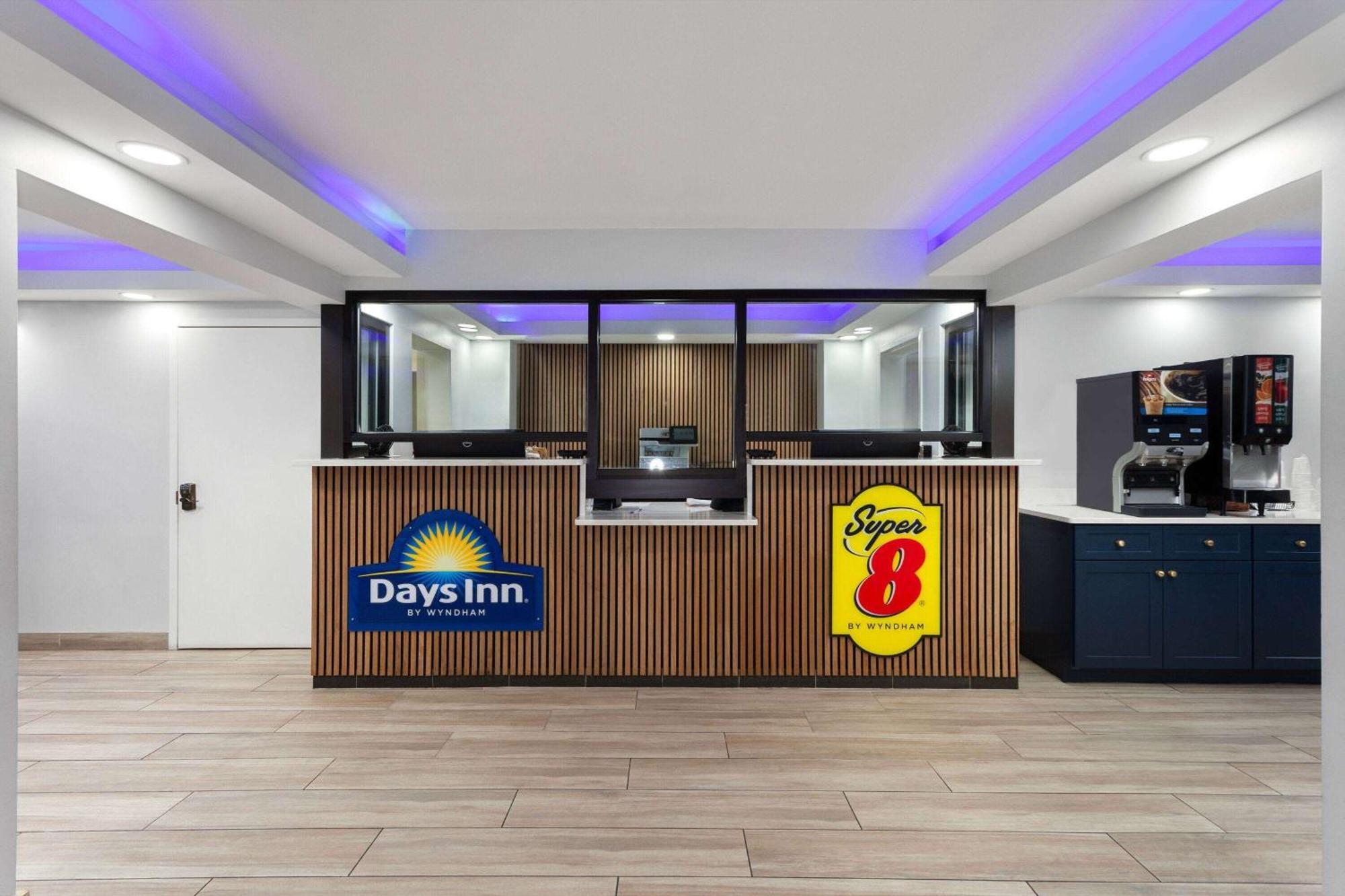 Super 8 By Wyndham Baltimore Northwest Windsor Mill Exterior foto
